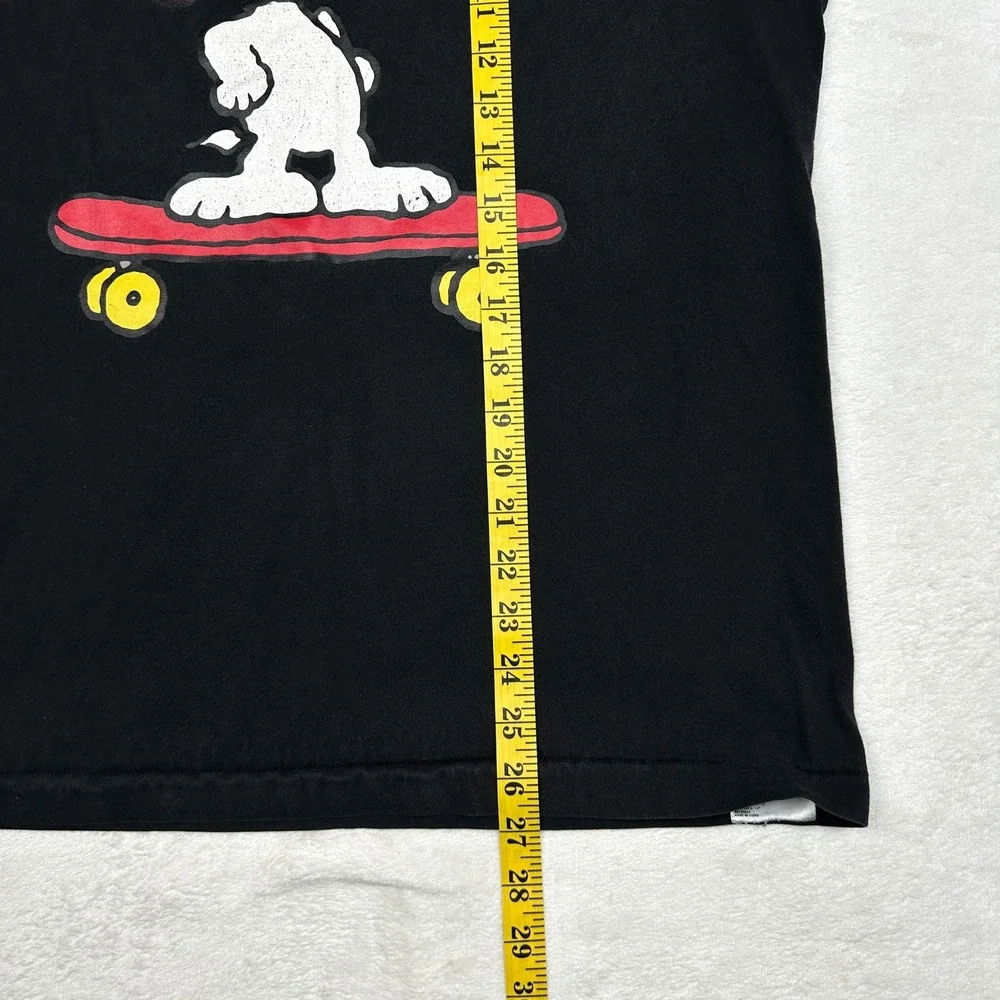 VTG Single Stich Uniqlo KAWS Peanuts Snoopy Skateboard T-Shirt Mens Medium Black